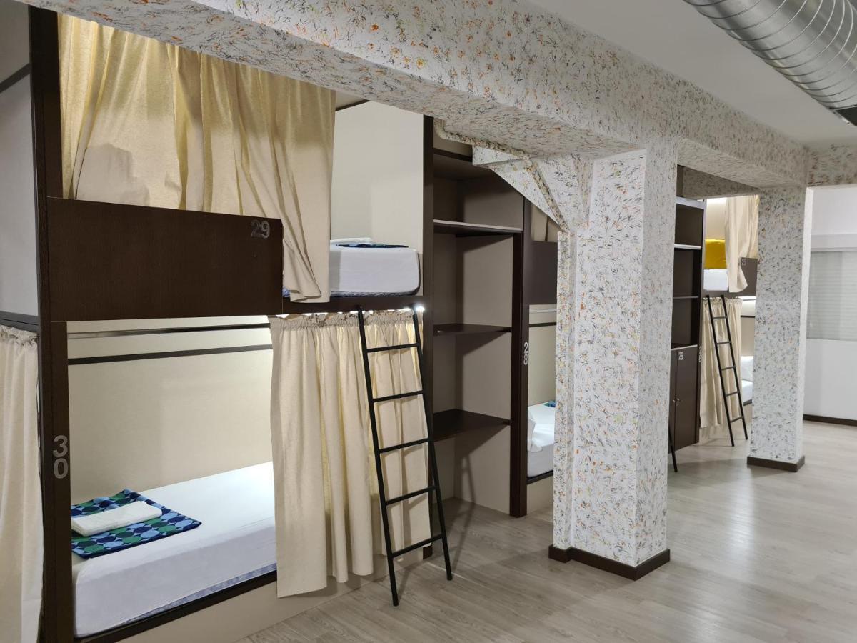 Hostel M-A Rooms Mate Madrid Exteriör bild