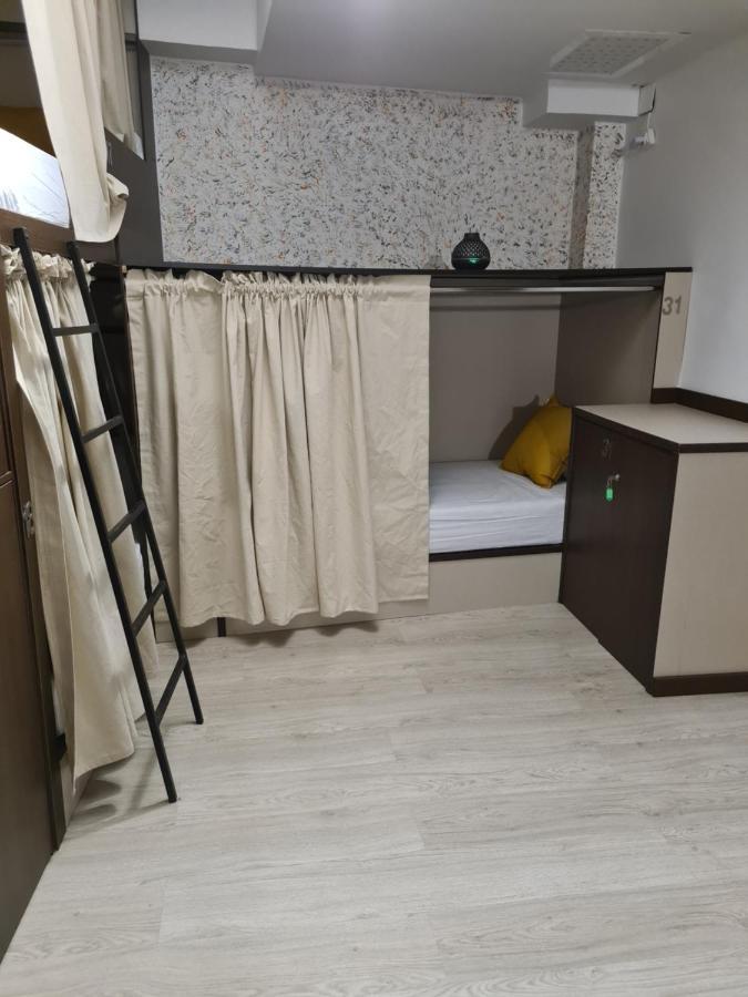 Hostel M-A Rooms Mate Madrid Exteriör bild